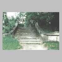 111-1335 Wehlau, Schanzentreppe, im Hintergrund der Rest desTurms der Jacobi-Kirche.JPG